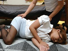 酔いつぶれた近所の奥さんを部屋に連れ込み介抱したら・・・4時間 サンプル動画サムネイル